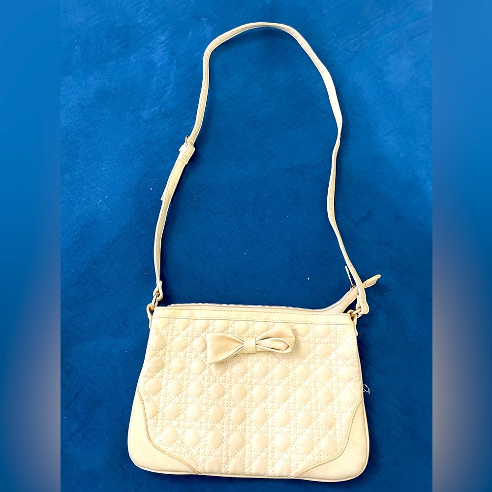 Cracker Barrel Cream Crossbody Purse with a Bow